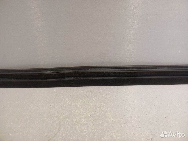 Молдинг стекла задний правый Renault Duster H4M438