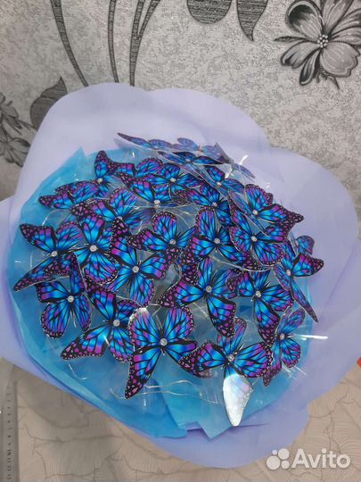 Светящийся букет из бабочек