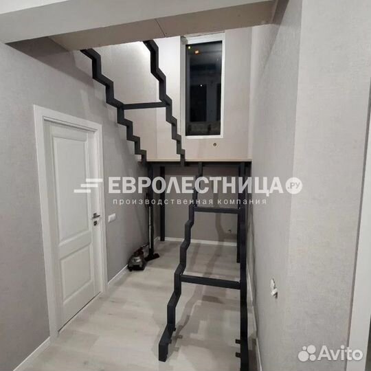 Лестница на металлическом каркасе