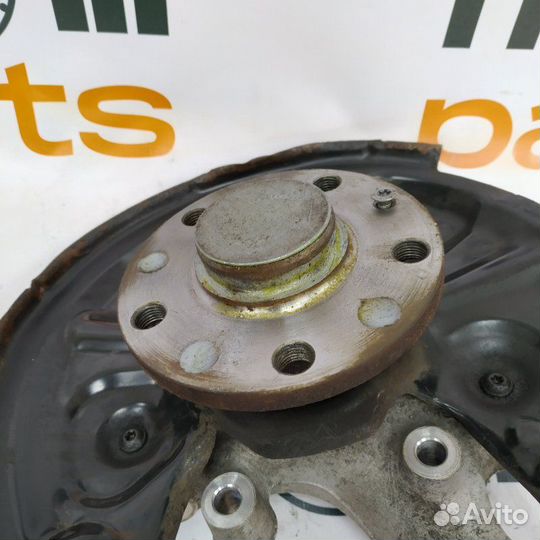 Кулак поворотный задний левый Audi Q3 8U 2013