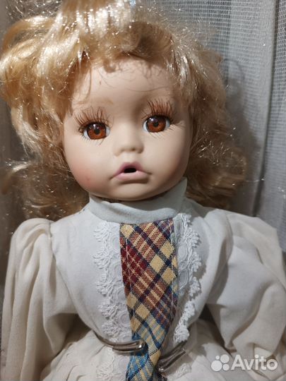 Кукла фарфоровая коллекционная