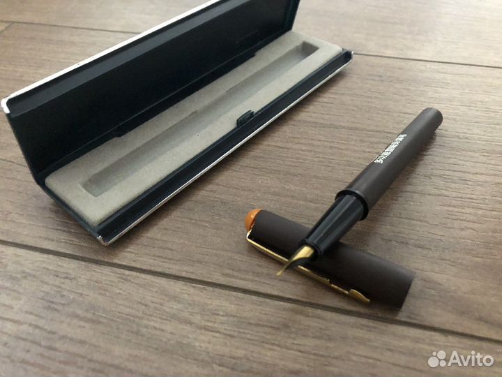 Новая перьевая ручка