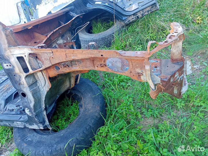 Передний правый лонжерон toyota land cruiser 200