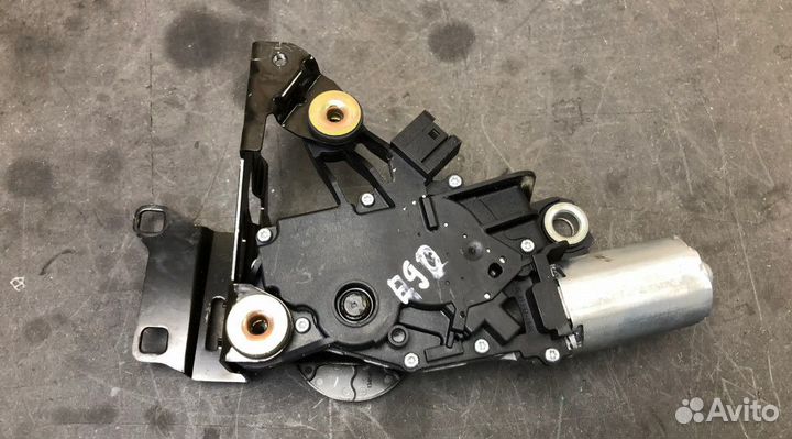 Моторчик заднего дворника 1397220497 BMW 3 E90 E91 При звонке назовите, пожалуйста, этот артикул: 3
