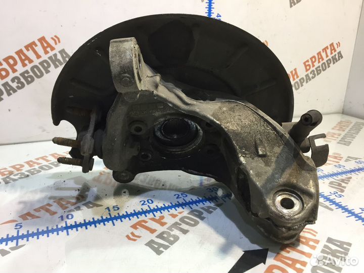 Кулак поворотный ступица передняя левая Лев