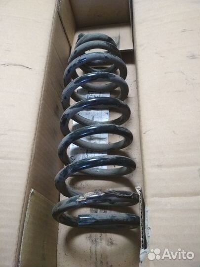 Пружина передняя