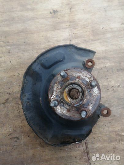 Ступица передняя правая Toyota Vitz SCP90 2SZ