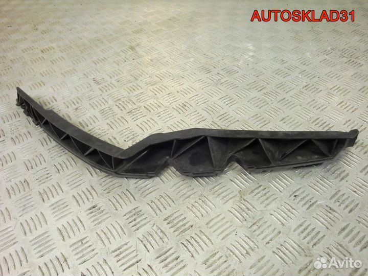 Направляющая переднего бампера Skoda Octavia A5