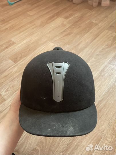 Каска для конного спорта