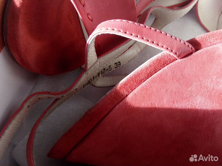 Босоножки 39