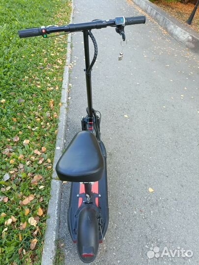 Электросамокат с сиденьем бу 2 месяца