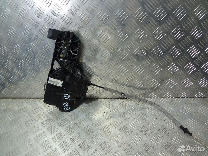 Кронштейн ручки двери передней левой Мерседес