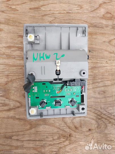 Фонарь салона (плафон) передний Toyota Prius 2