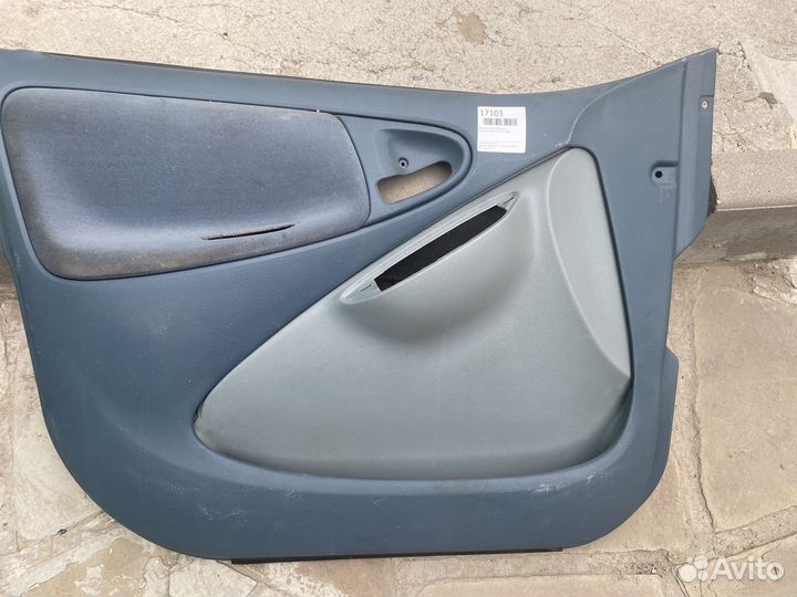 Дверные карты Toyota Vitz