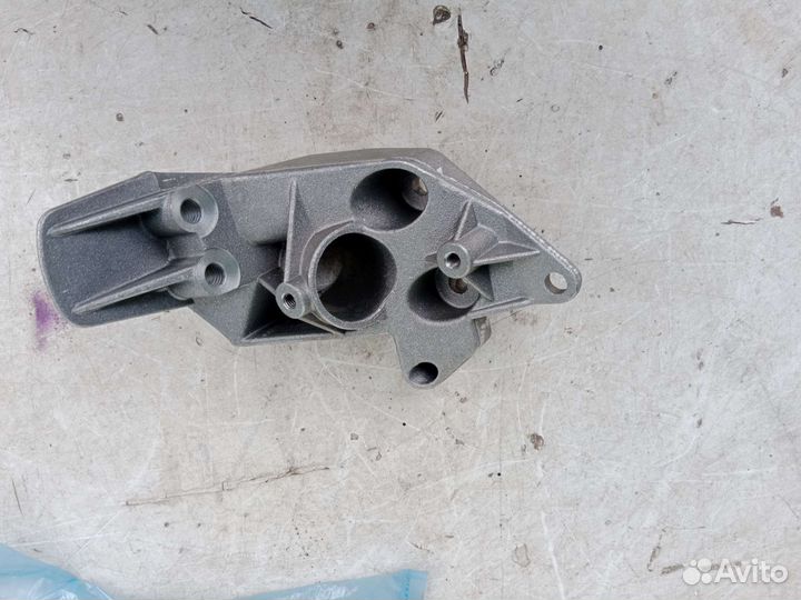 Кронштейн подушки Datsun