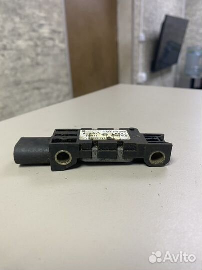 Датчик удара боковой Ауди А6 С5 А8 Д3