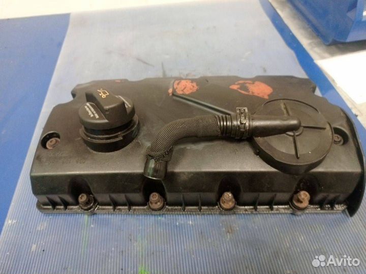 Клапанная крышка Volkswagen Golf 4 (1997 - 2006)