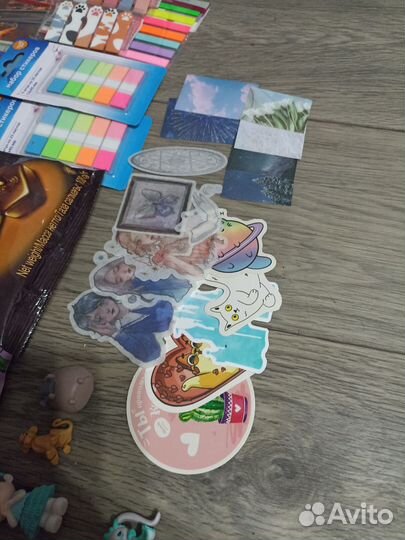 Бронь Бокс с книгами, косметикой и канцелярией