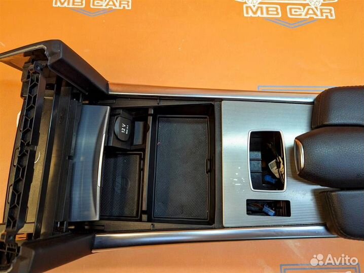 Подлокотник w212 E-class 651.924 04.2013