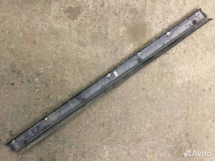 Молдинг двери передней правой Volkswagen Passat B5