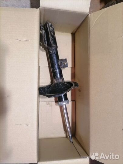 Амортизатор передней подвески(правый) на outlander