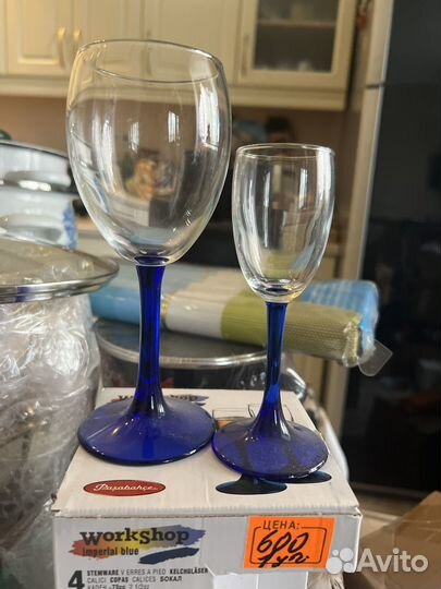 Разный комплект стеклянных бокалов