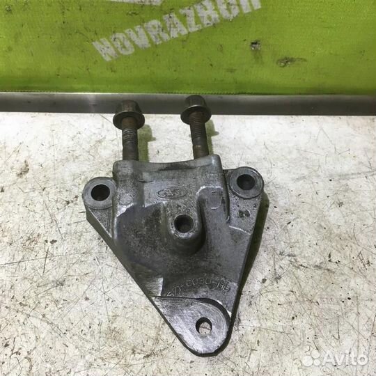 Кронштейн двигателя правый Вольво C40