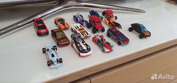 Машинки Hotwheels