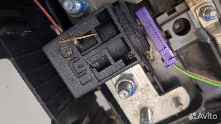 Корпус блока предохранителей Volkswagen Touareg, 2