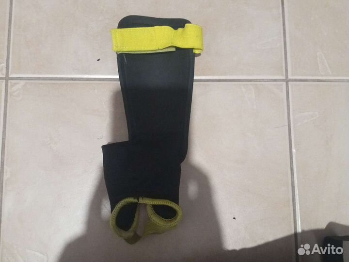 Щитки футбольные jogel