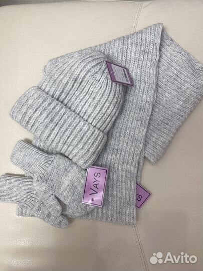 Шапка с шарфом женская