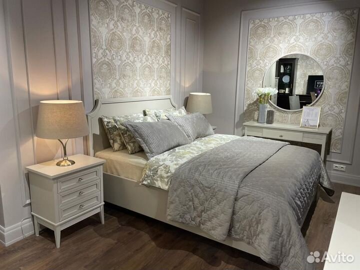 Консоль. Туалетный столик. Зеркало. Свобода