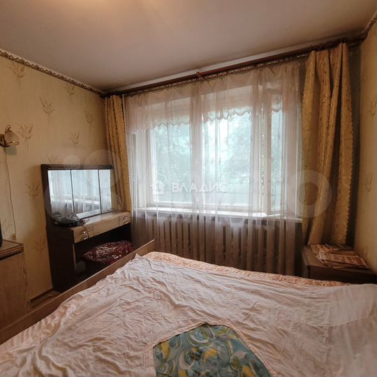 Доля в 4-к. квартире, 62,9 м², 1/5 эт.