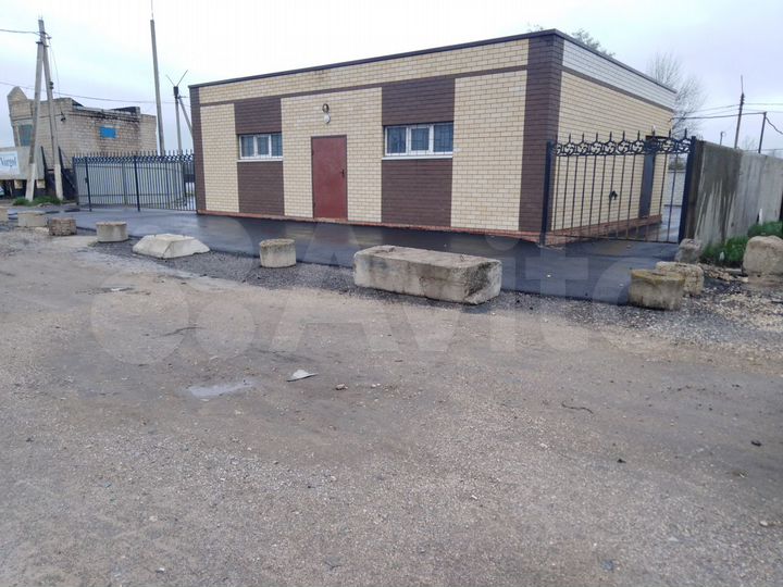 База с помещением свободного назначения, 100 м²