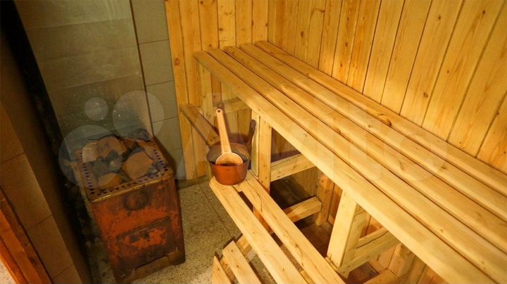 Коттедж 355 м² на участке 12 сот.