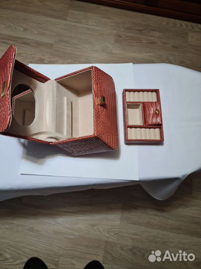 Шкатулка для ювелирных украшений