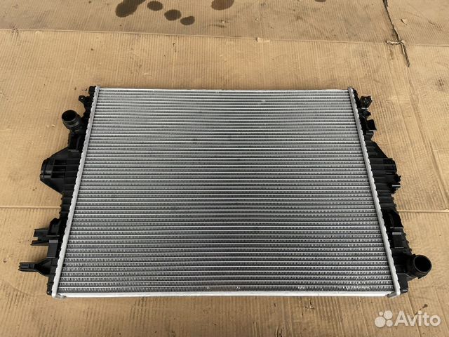 Радиатор охлаждения Volkswagen Touareg 2