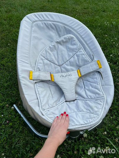Шезлонг кресло качалка nuna leaf