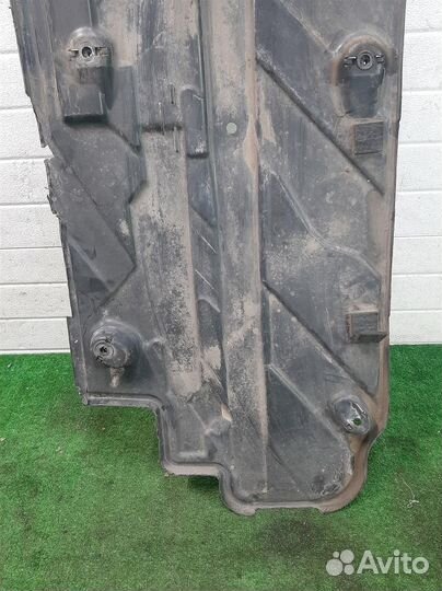 Защита днища левая Mercedes Benz C-Class W204 2008