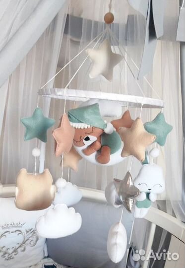 Мобиль на кроватку из фетра