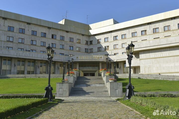 Сотрудник прачечной в гостиницу