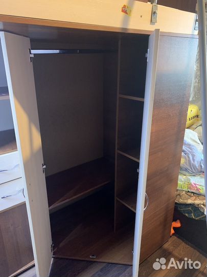 Детская кровать чердак со столом и шкафом