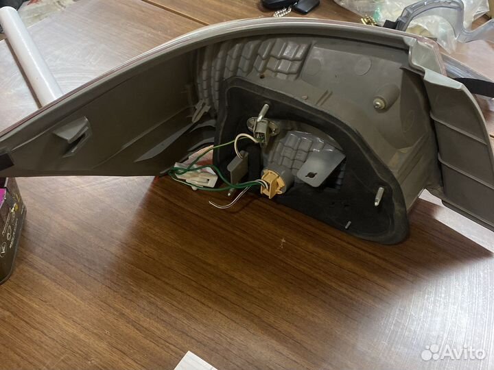 Продам фару заднюю правую toyota premio 07-10