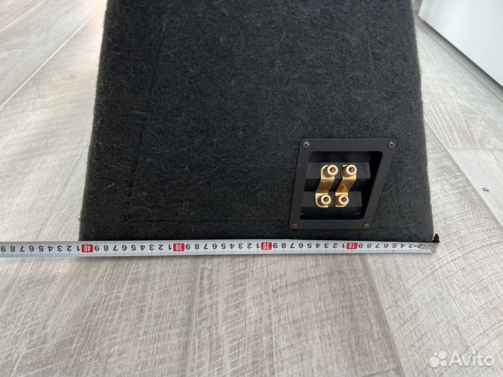 Закрытый сабвуфер Alpine