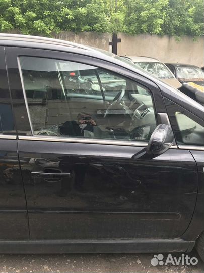 Дверь передняя правая Opel Zafira B