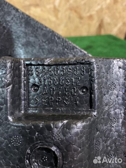 Вольво XC40 ящик с инструментами в сборе домкрат