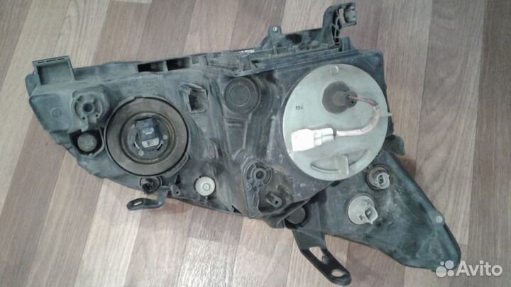 Фара правая левая на Lexus RX330 RX350 RX300