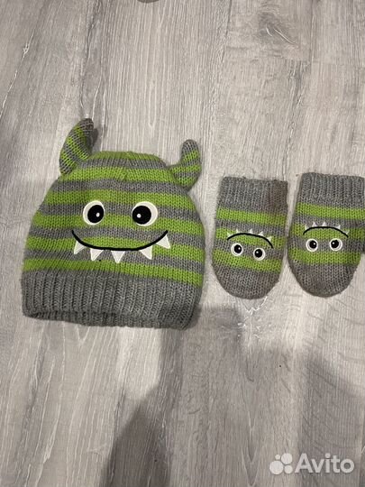 Набор шапка и варежки