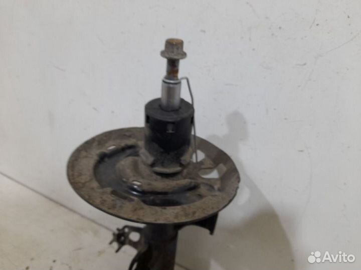 Амортизатор передний левый Toyota Camry V70 2018