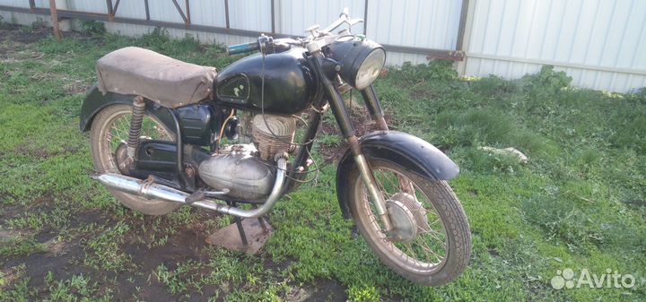 Продам мотоцикл панония 1971г